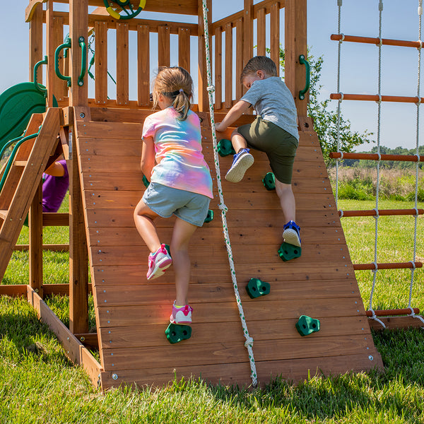 Provide hours of entertainment with a disc web swing, climbing rope, and rope ladder.