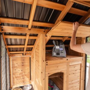 Waggin' Retreat Dog Kennel Storage